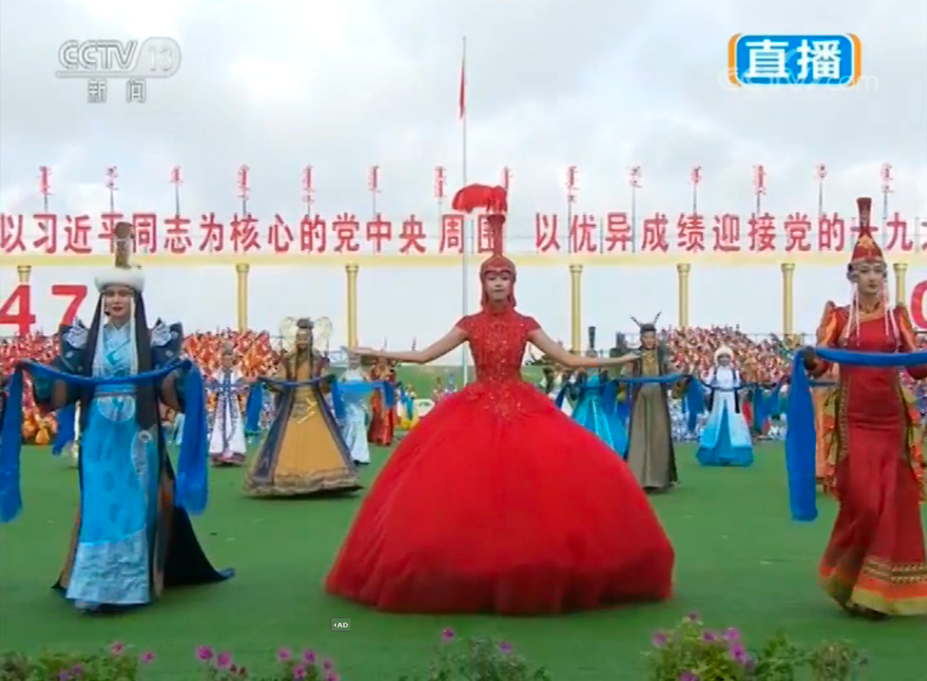 Hu Sheguang brought the large-scale dresses of the world's national ladies to th